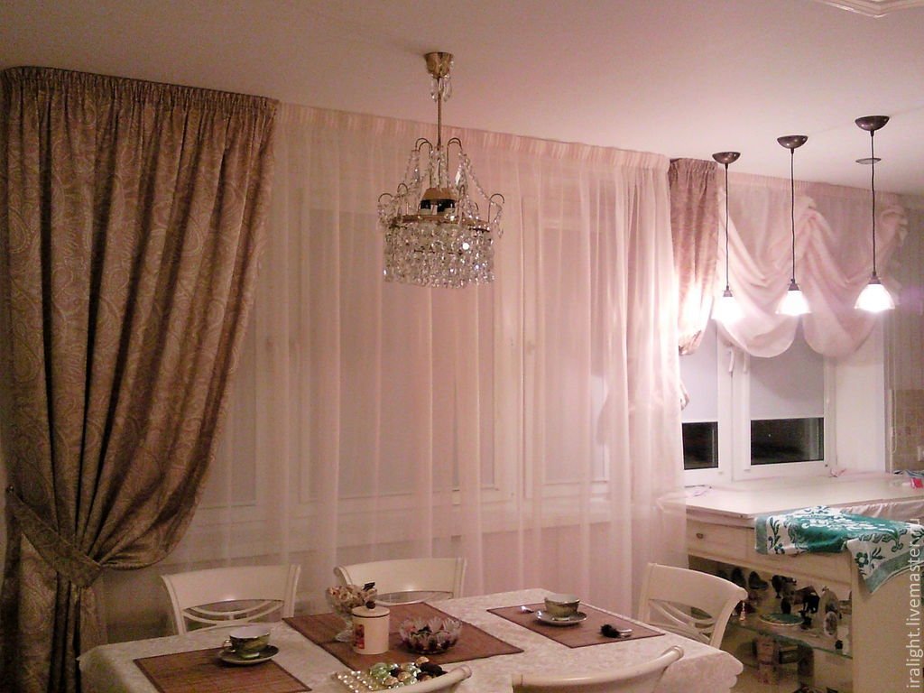 Двойные шторы на кухню