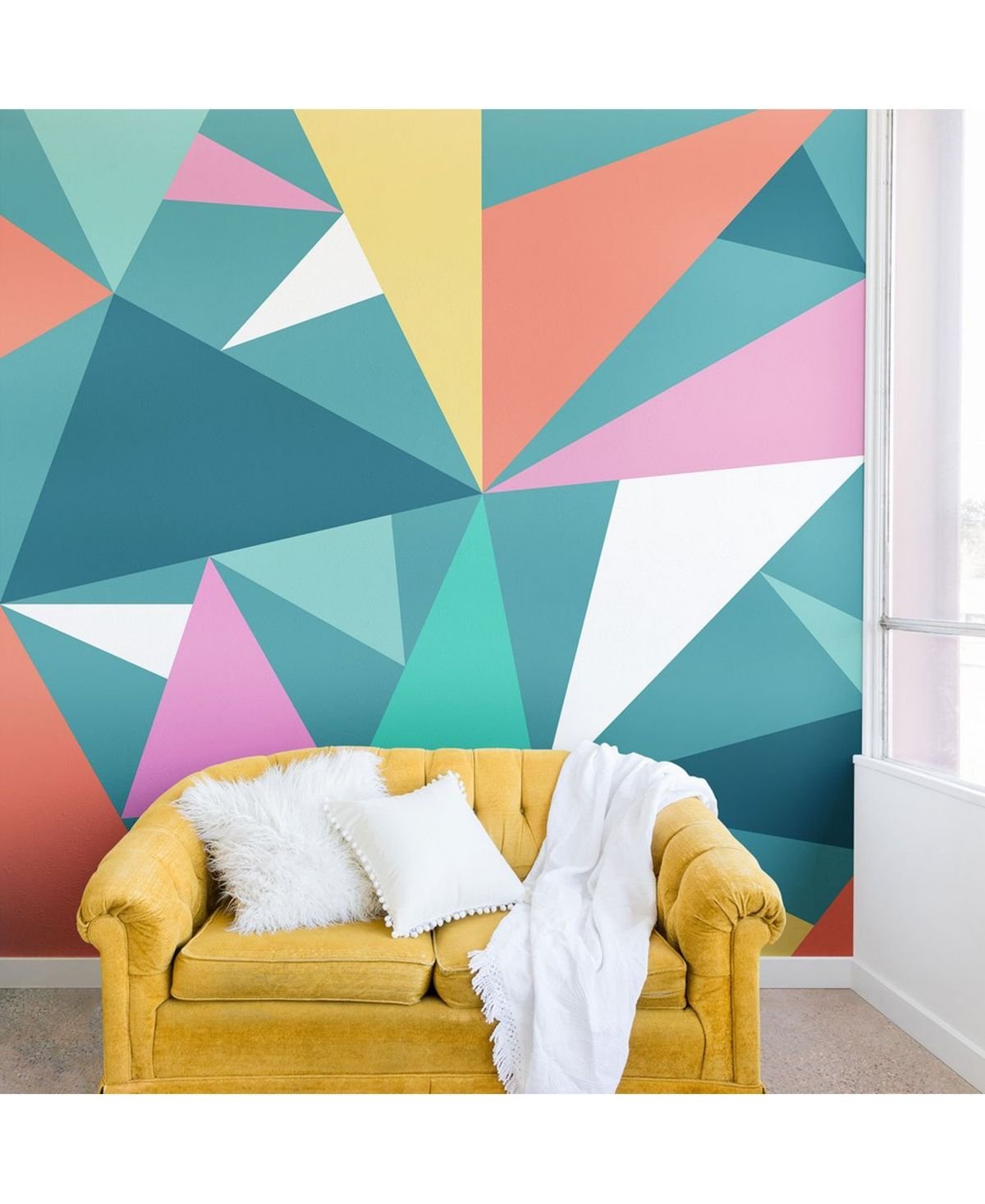 Покраска стены геометрическими фигурами