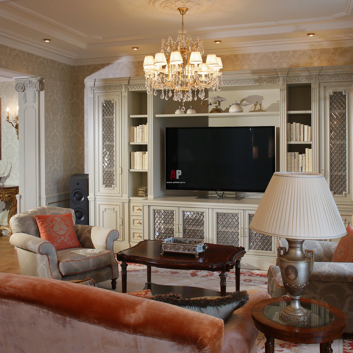 Телевизор в гостиной классического стиля