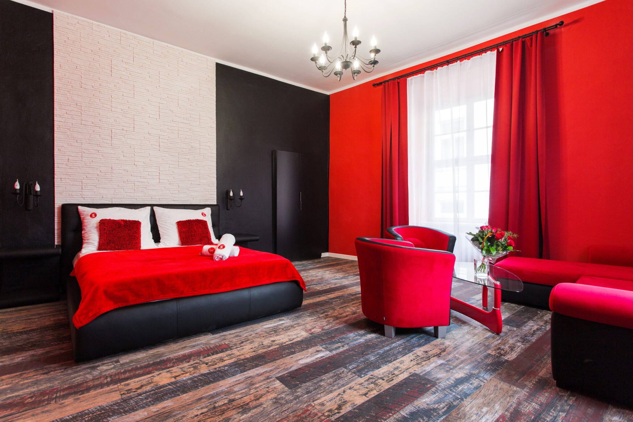 Жизнь в красном цвете. Интерьер в красных тонах. Красная спальня. Комната в Красном стиле. Красный цвет стен.