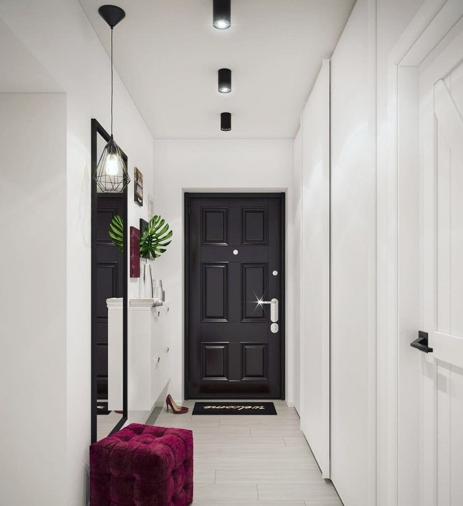 Дизайн маленького коридора с черными дверьми