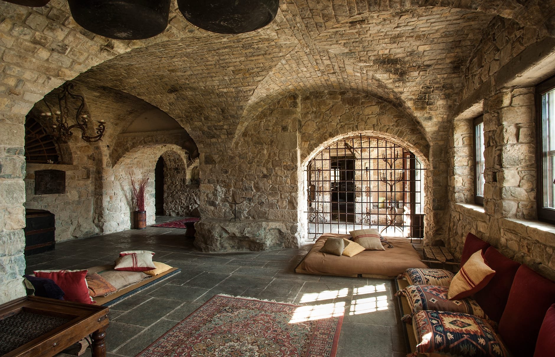 Романский монастырь внутри кельи