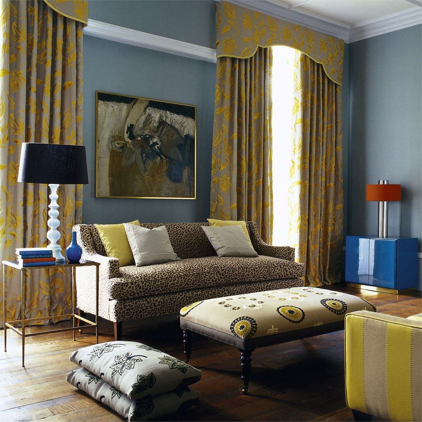 Горчичные обои. Шторы горчичного цвета в интерьере. Шторы синие с желтым. Шторы горчичного цвета в интерьере гостиной. Желтые шторы в интерьере гостиной.