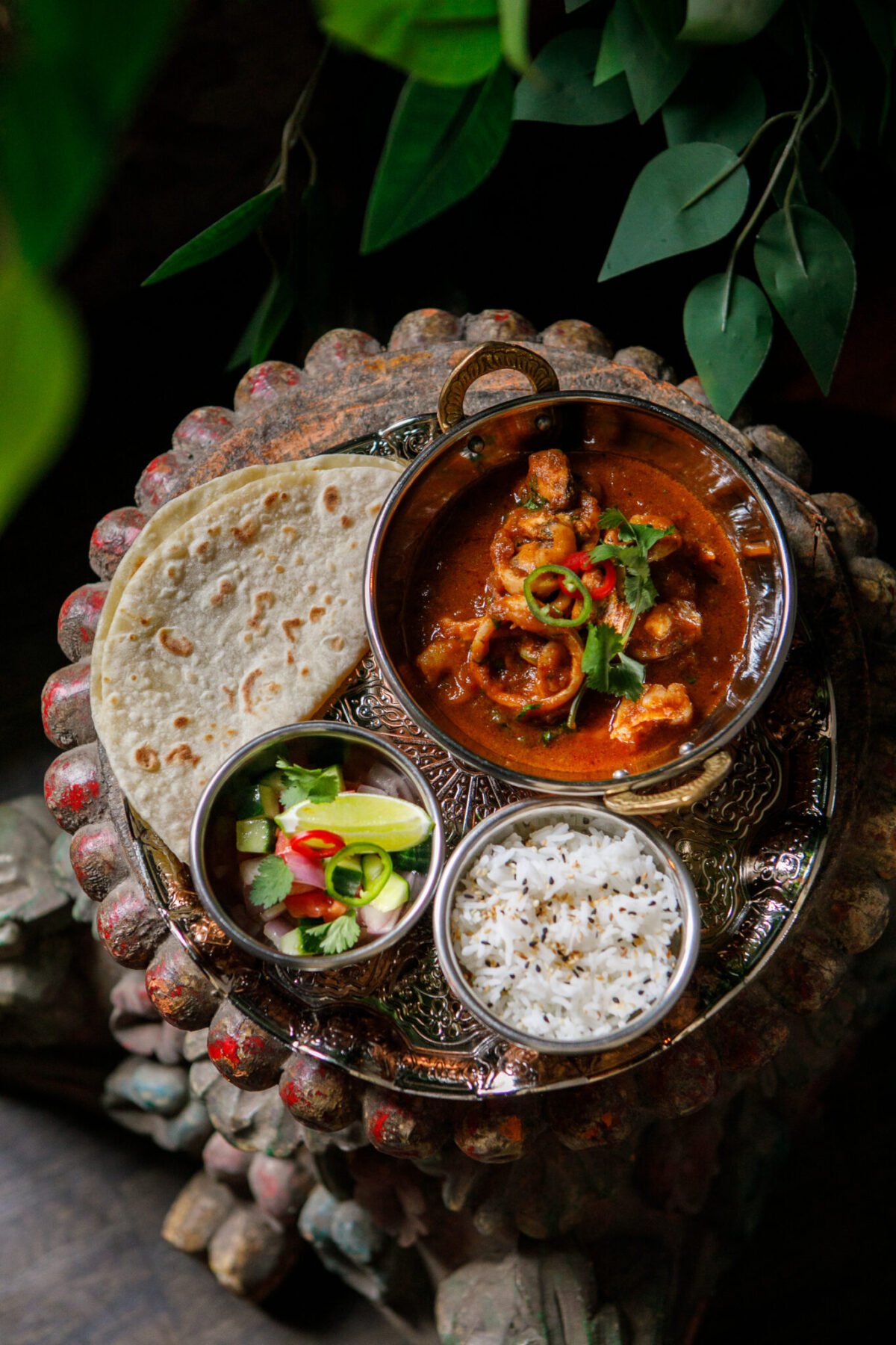 Cafe india. Индийская кухня. Индийская кухня национальные блюда. Индийский ресторан. Индийский ресторан блюда.