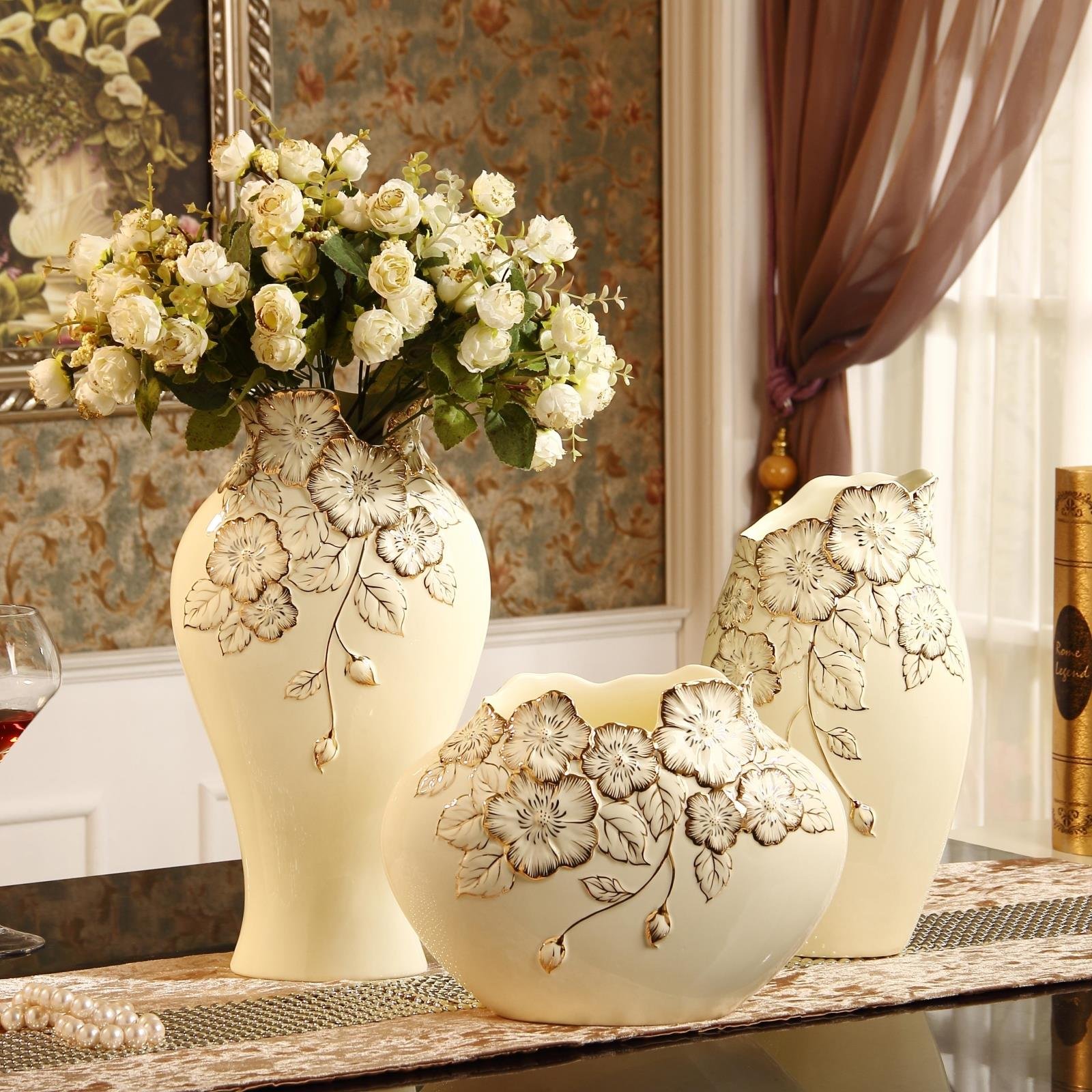Декоративные вазы с цветами для интерьера (47 фото)