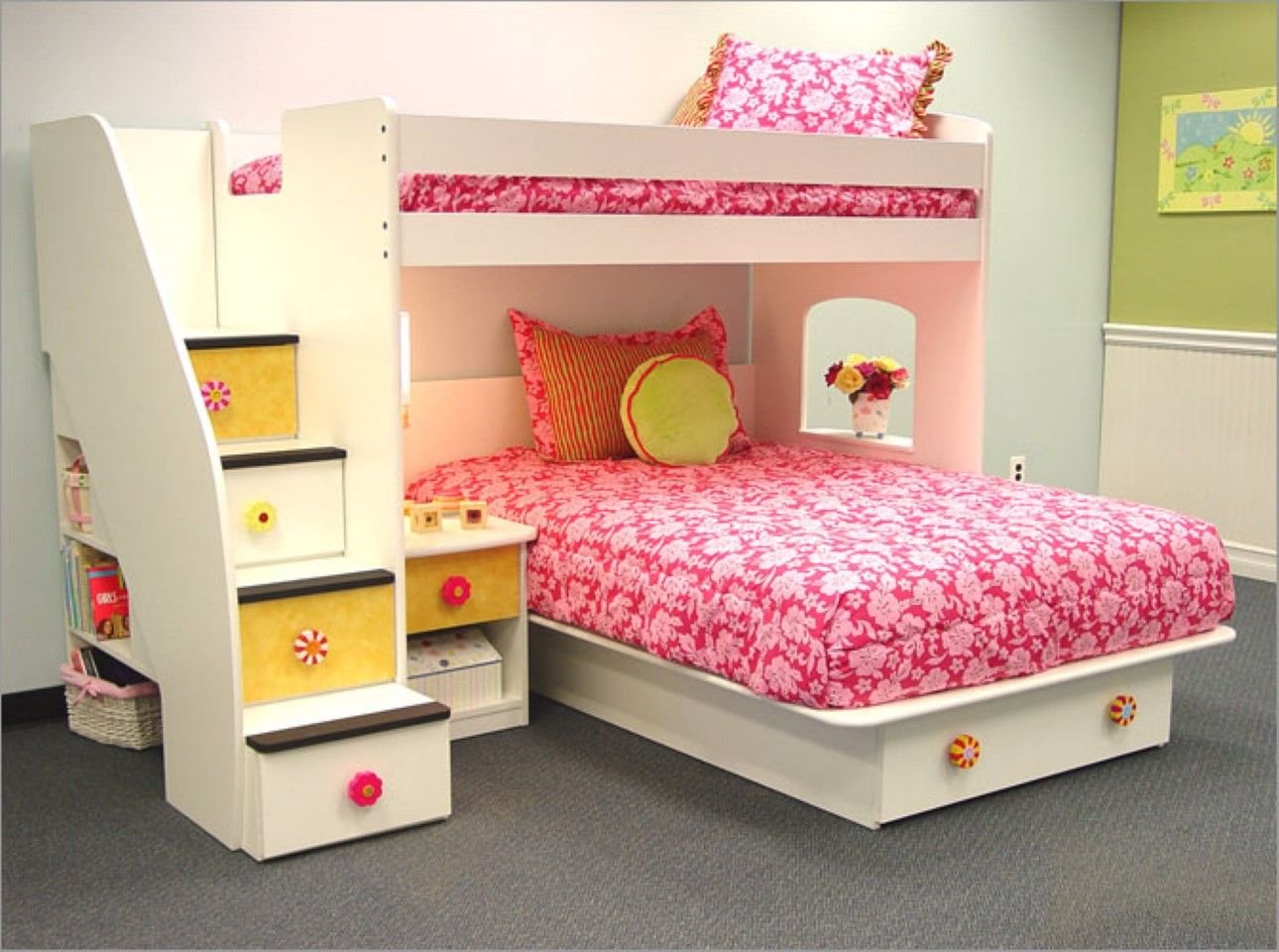 Двухэтажная кровать для девочек