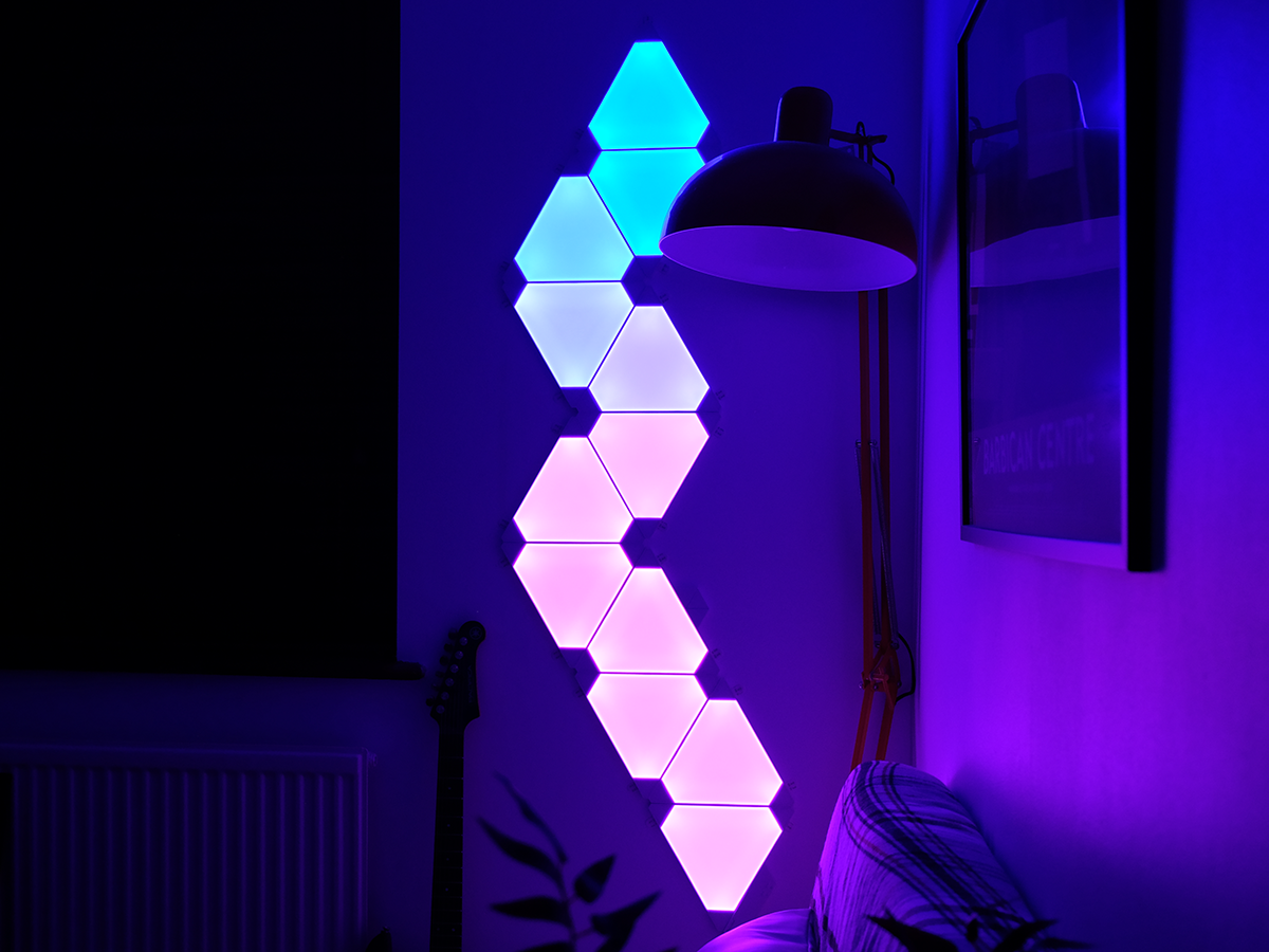 Стена светится. Светильник Aurora Nanoleaf. Подсветка Nanoleaf Aurora. Умный светильник Nanoleaf Aurora. Светильник Nanoleaf модель DSA-65.