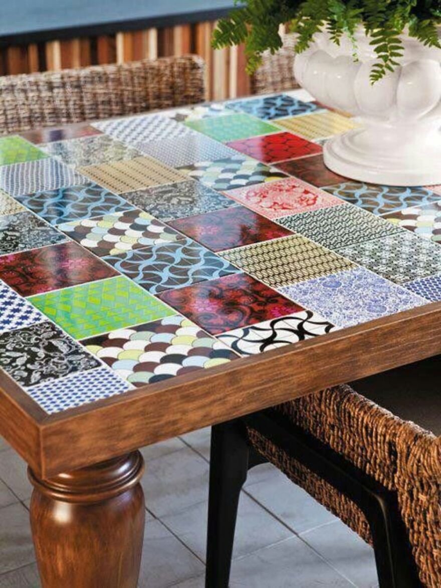 Декор стола плиткой мозаикой