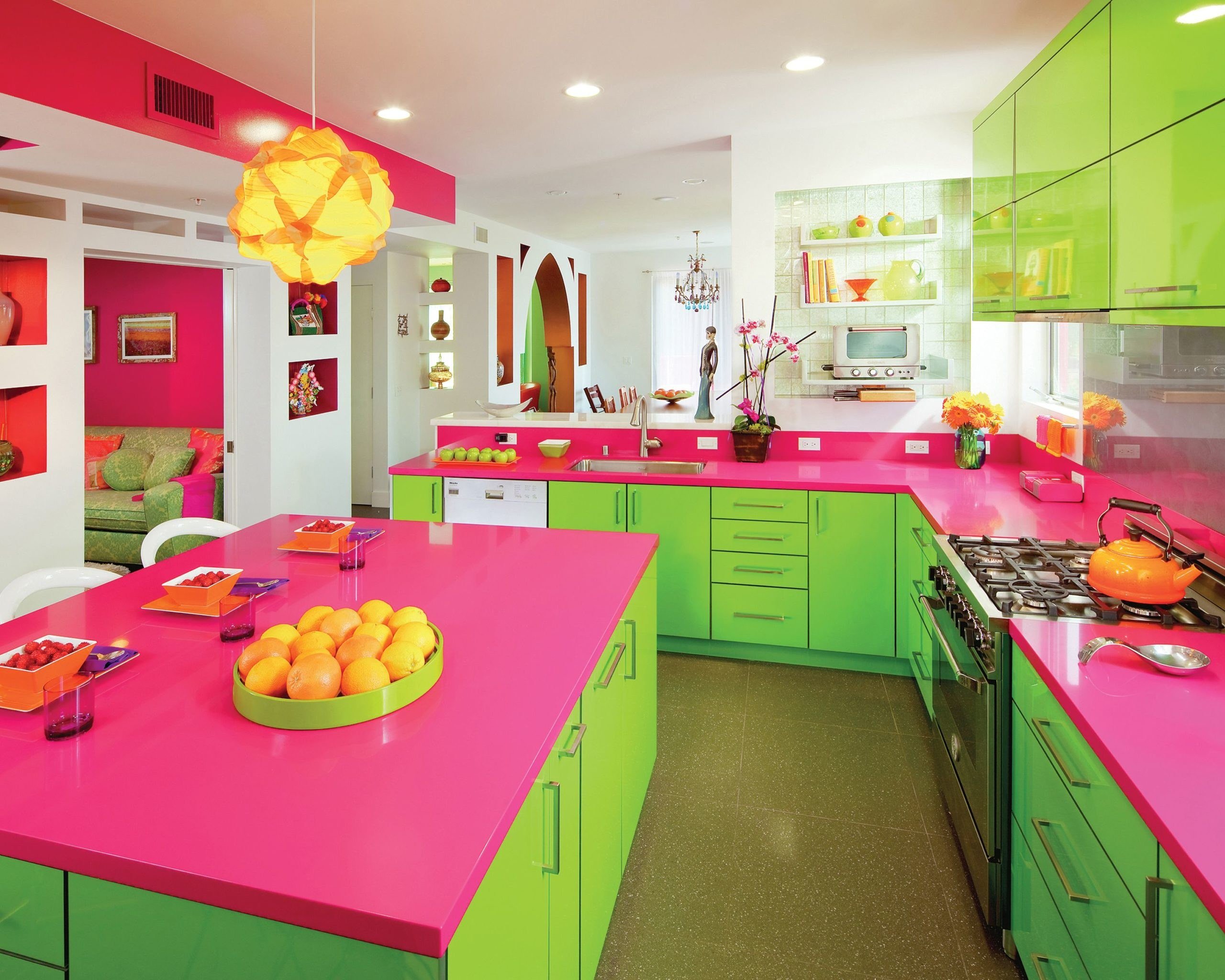 Кухня с розовыми стенами дизайн (42 фото)