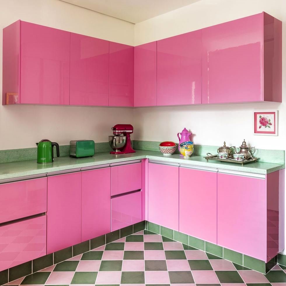 Кухня розовая с салатовым