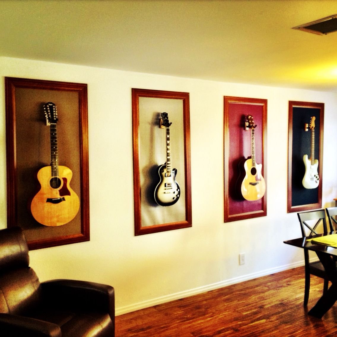 гитара на стене фото