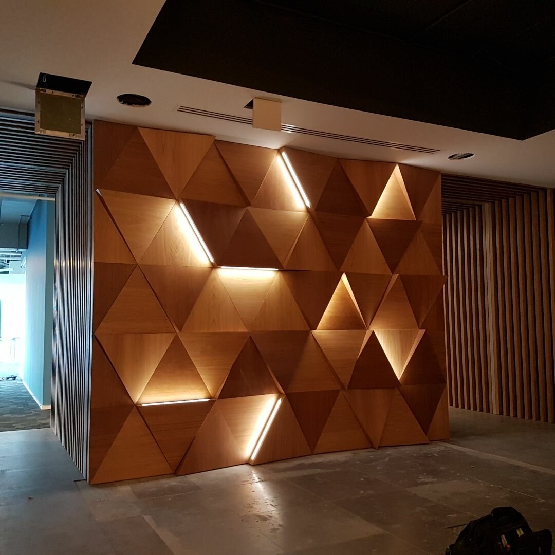 стеновые панели с подсветкой в интерьере
