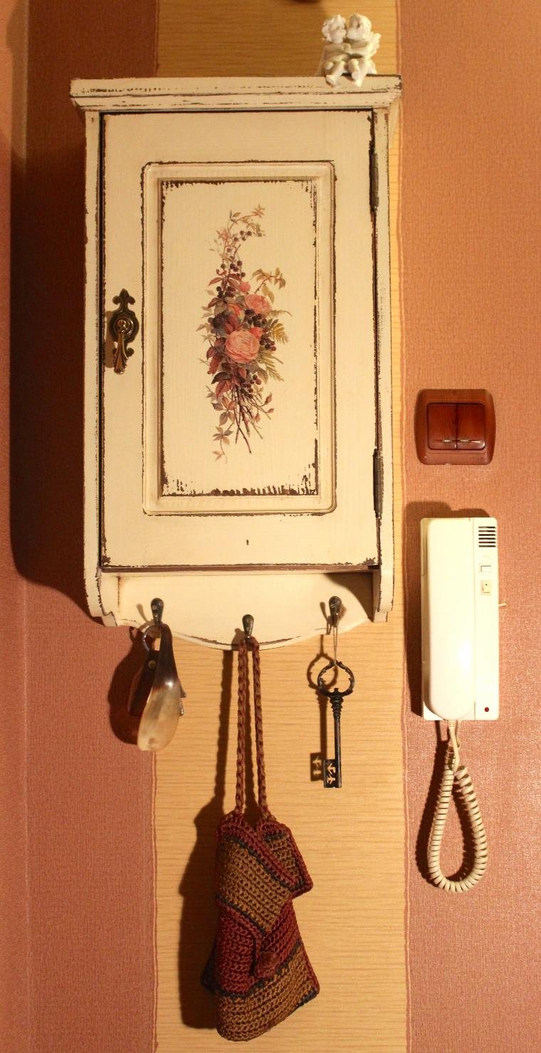 деревянный шкафчик для электросчетчика
