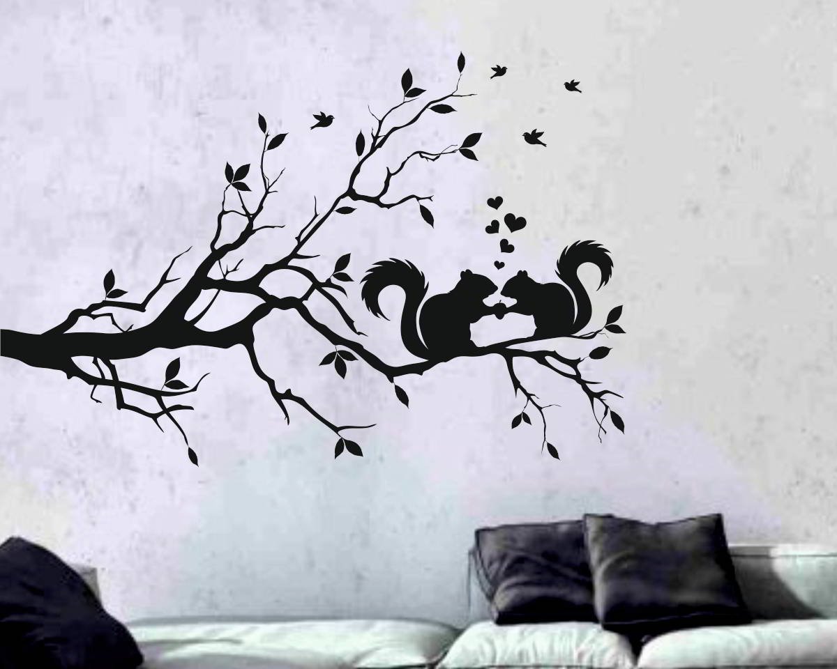 Рисунок дерева на стене
