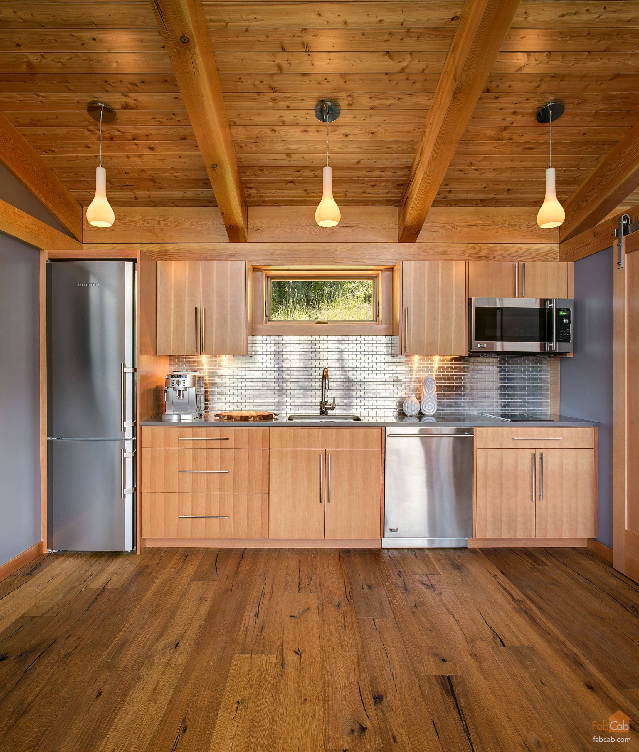 кухня в деревянном доме реальные фото