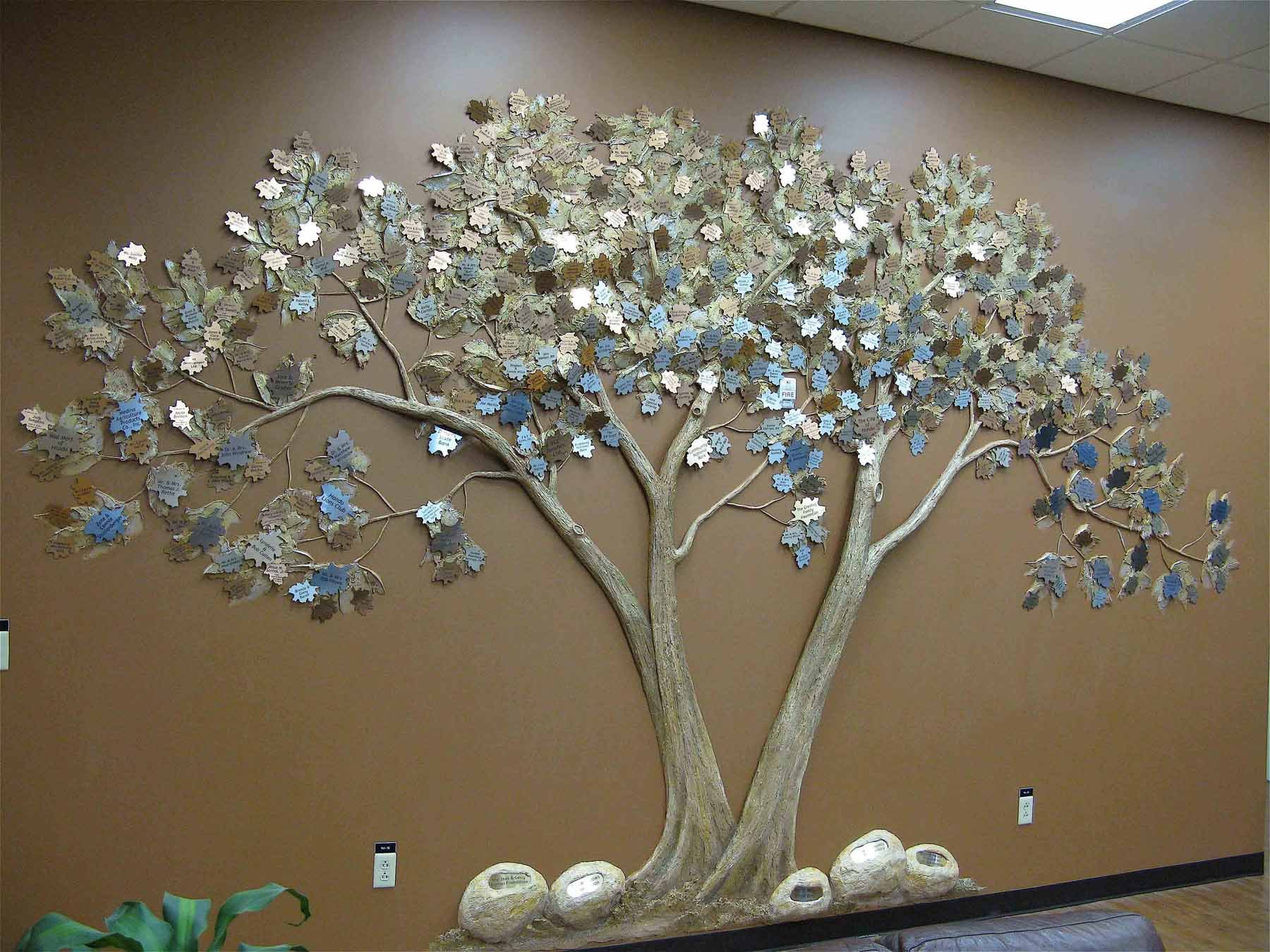 Барельеф дерево на стене