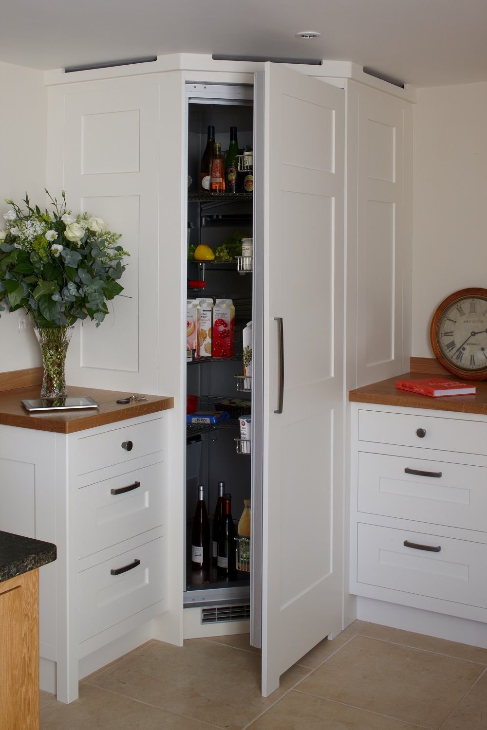 Угловой кухонный шкаф напольный высокий