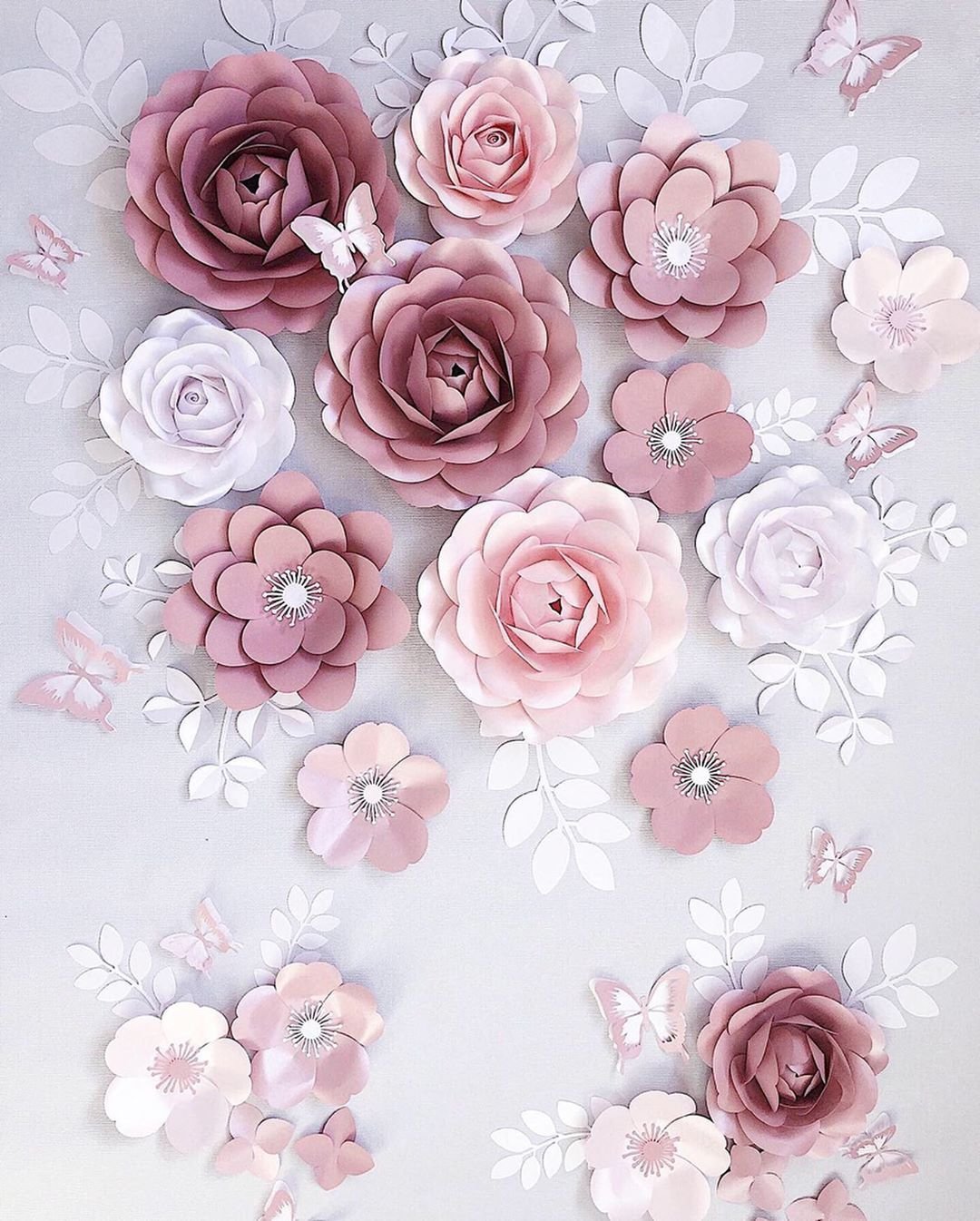 Бумажные цветы на стену - 68 фото