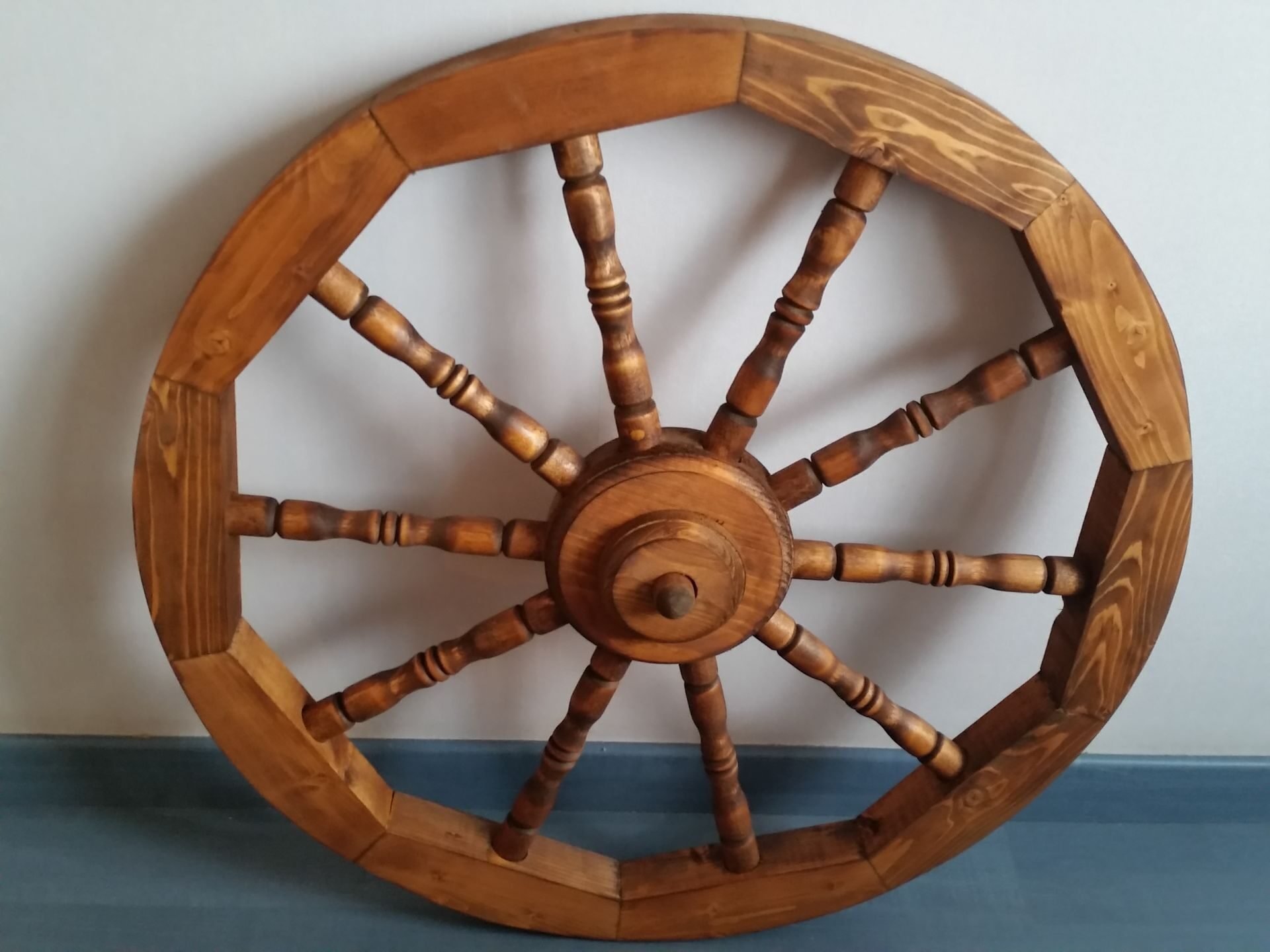 Деревянные колеса для телеги. Деревянное колесо. Колесо из дерева. Колесо от телеги. Колесо телеги деревянное.