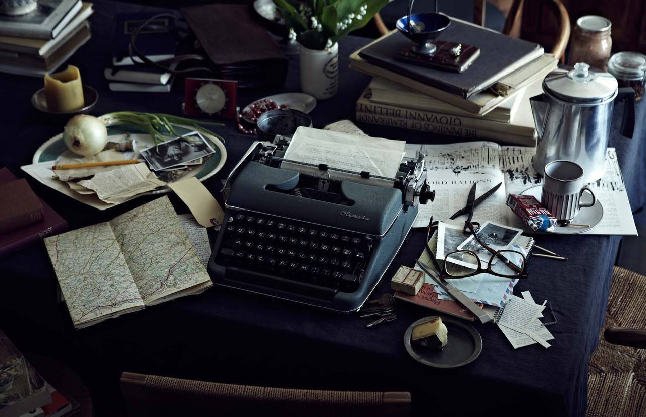 Письменный стол писателя