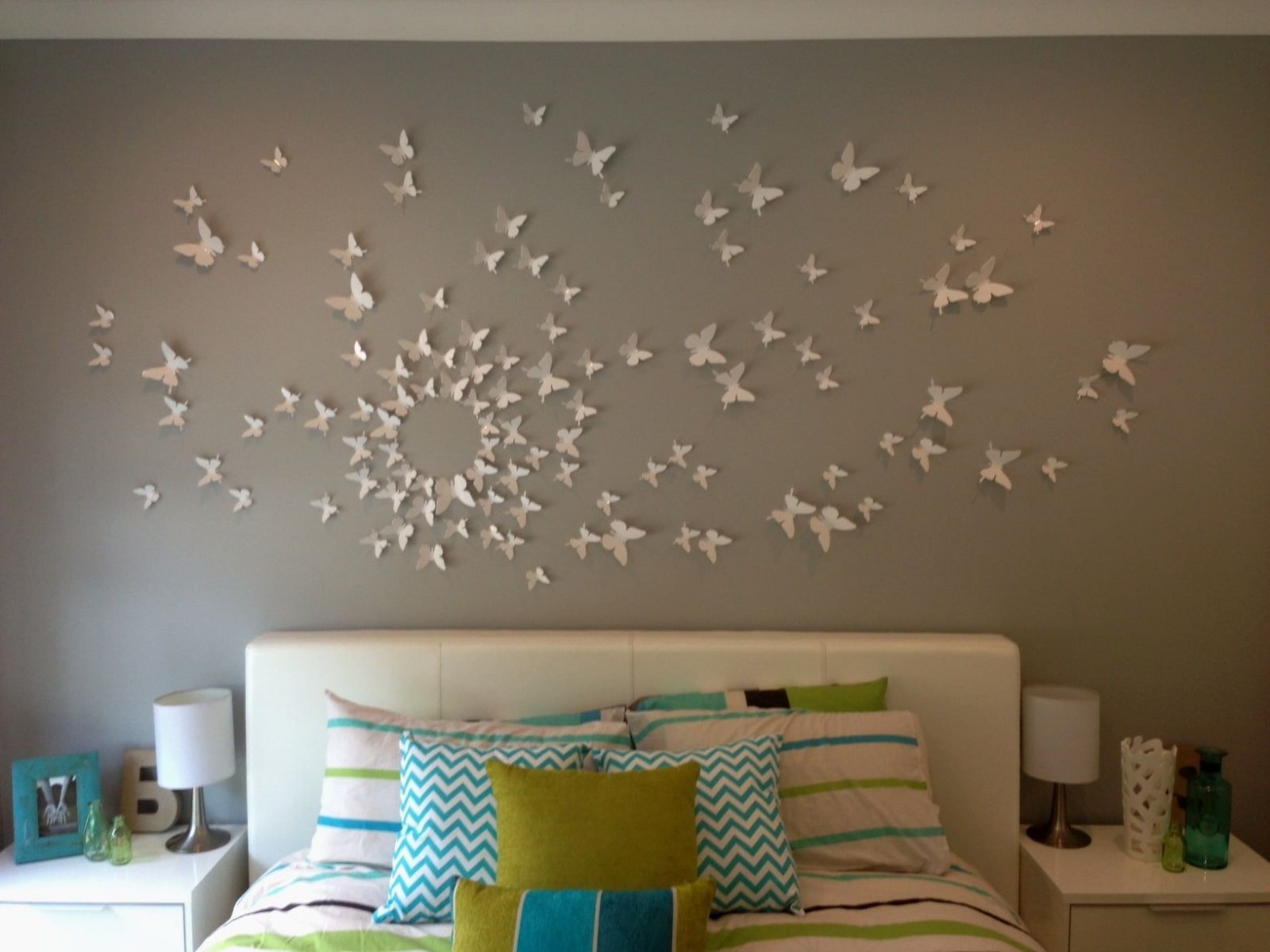 Интерьер бабочки на стене
