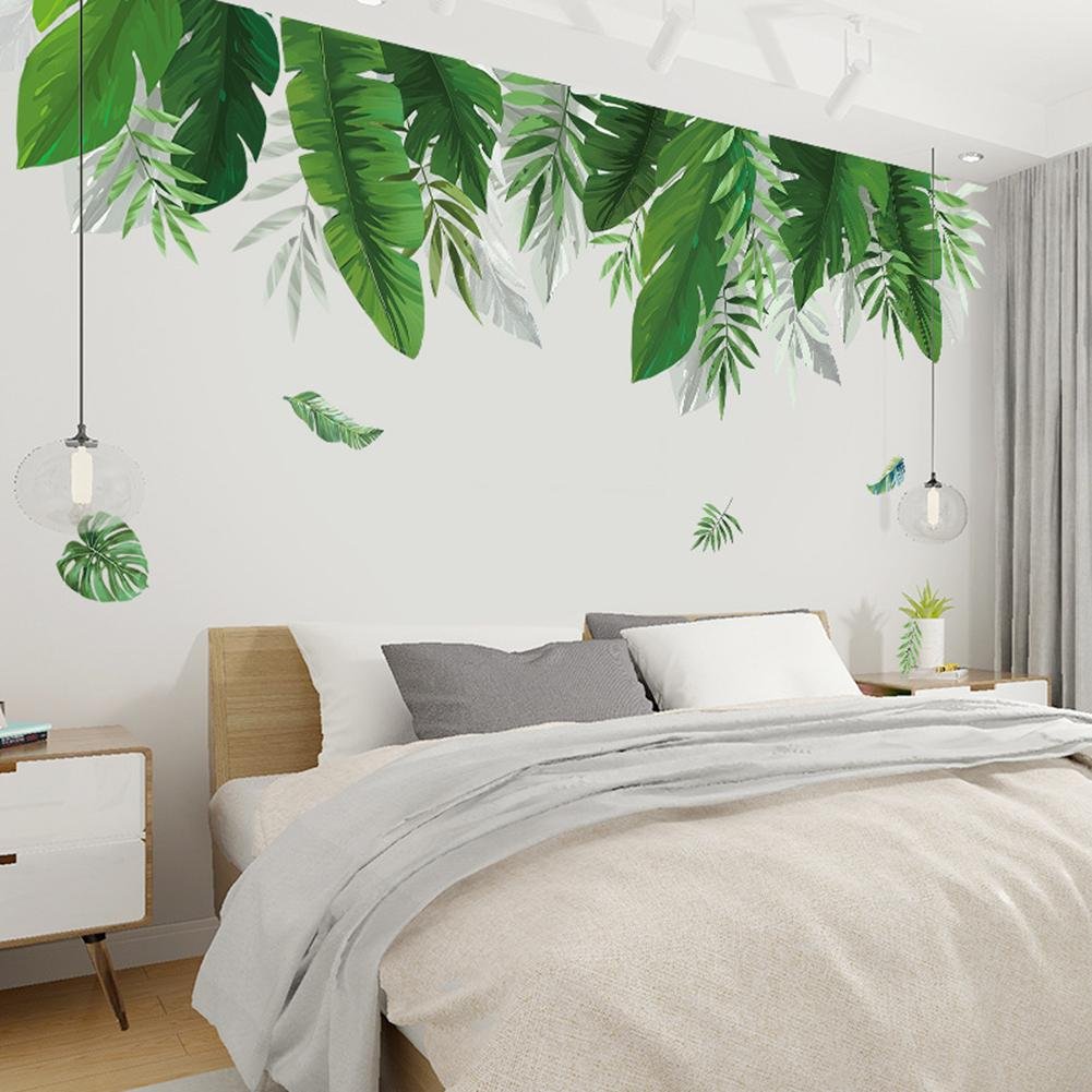 Листья пальмы на стене