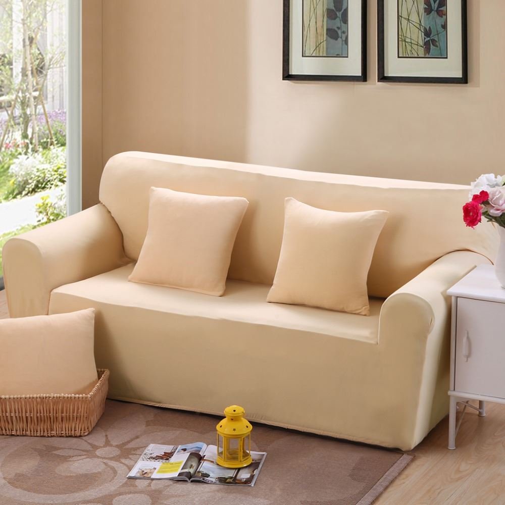 Кофейный диван с подушками