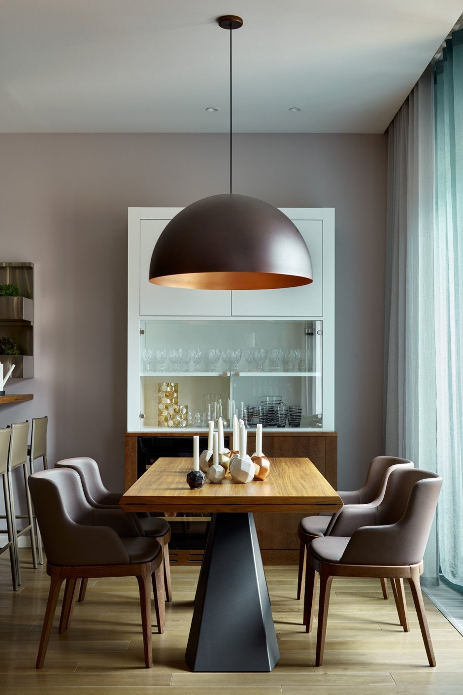 освещение на кухне над обеденным столом в современном стиле