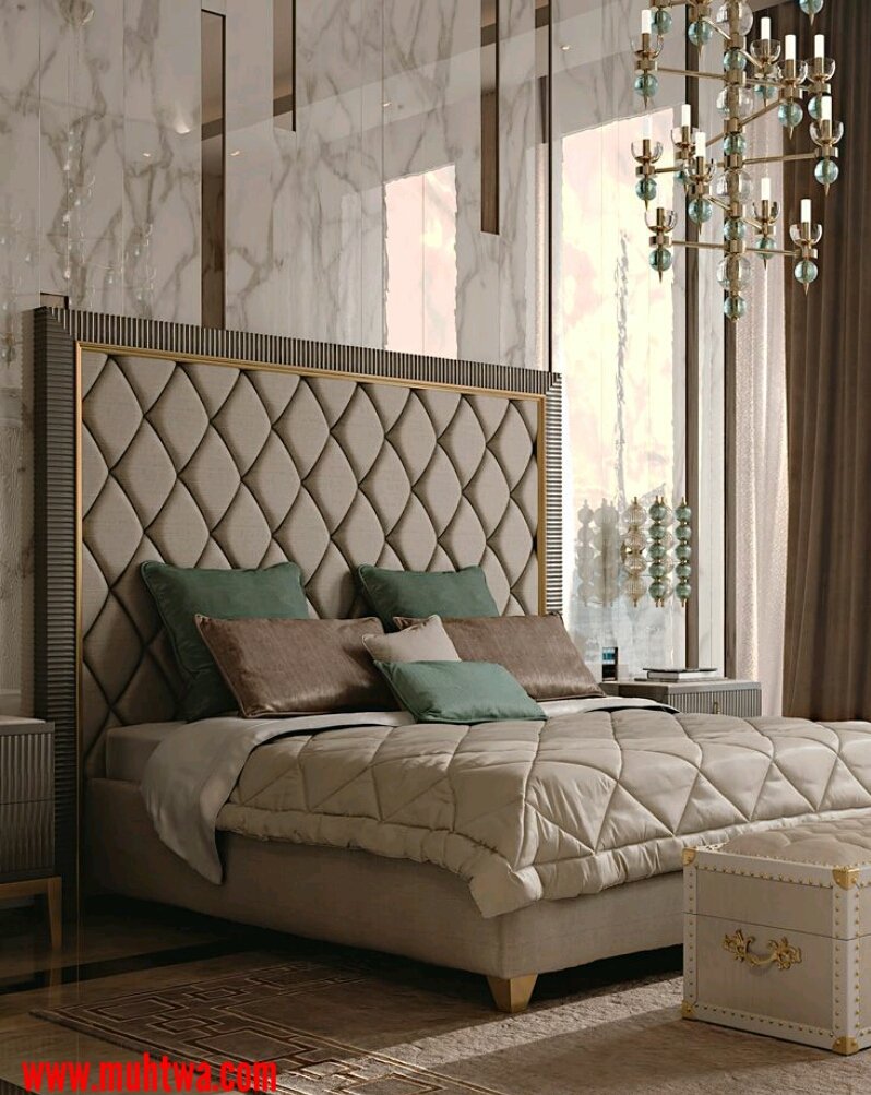 Красивые кровати с мягким изголовьем в классическом стиле