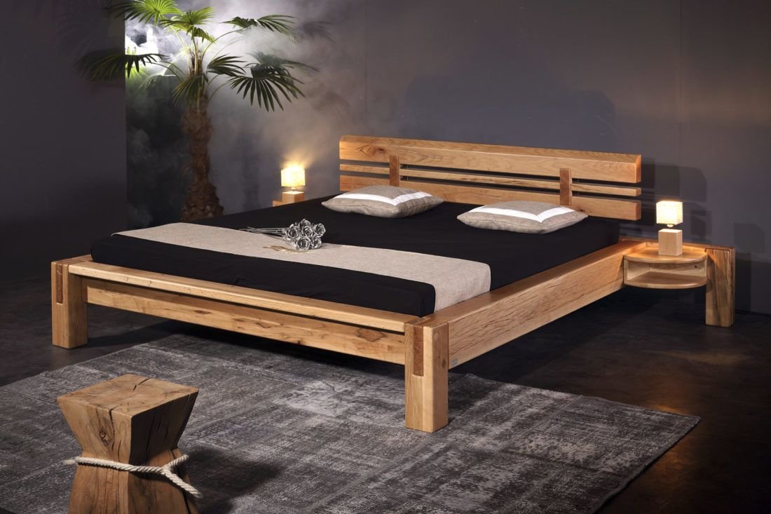 кровать в спальню из массива дерева