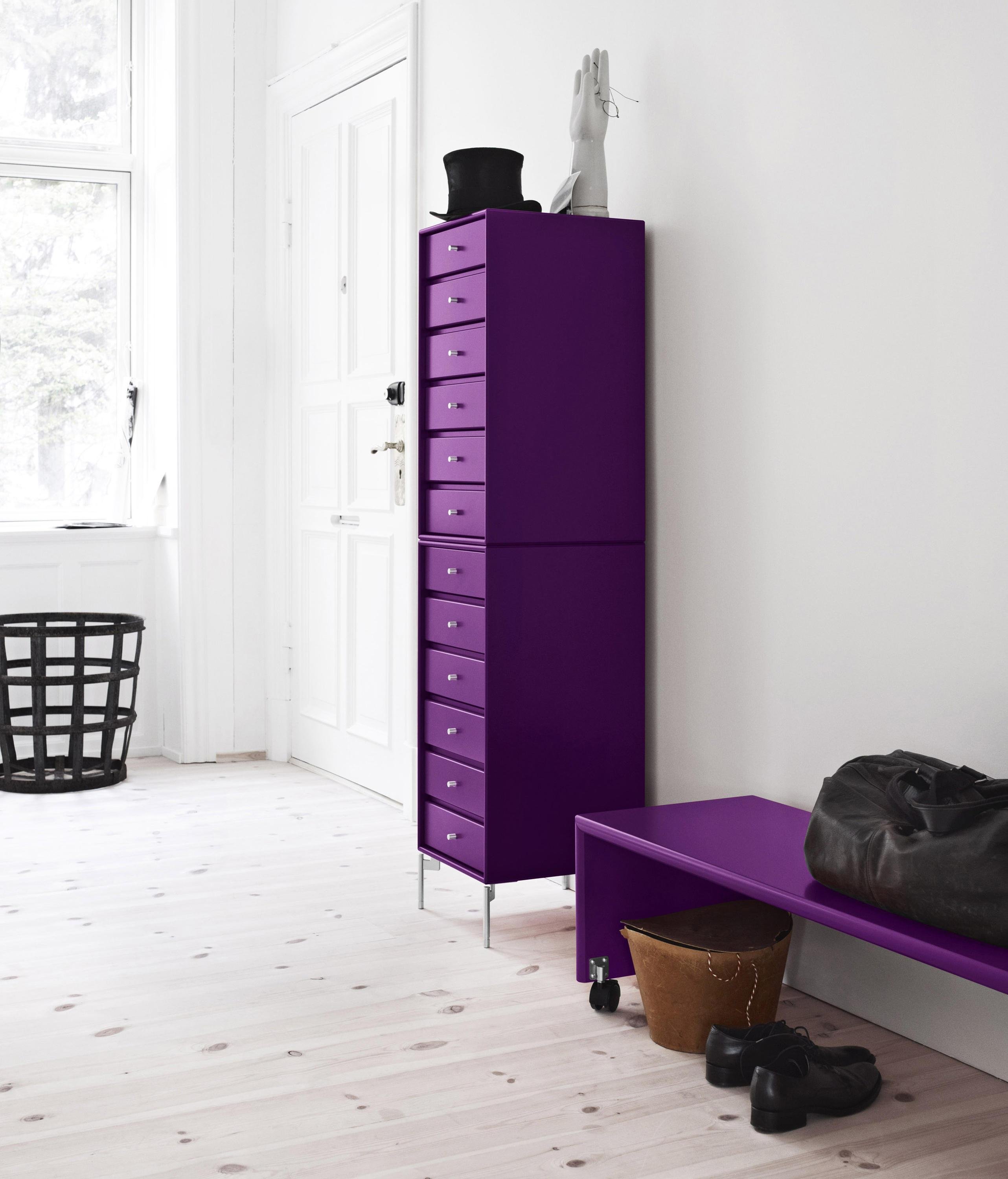 Фиолетовая мебель в интерьере детской
