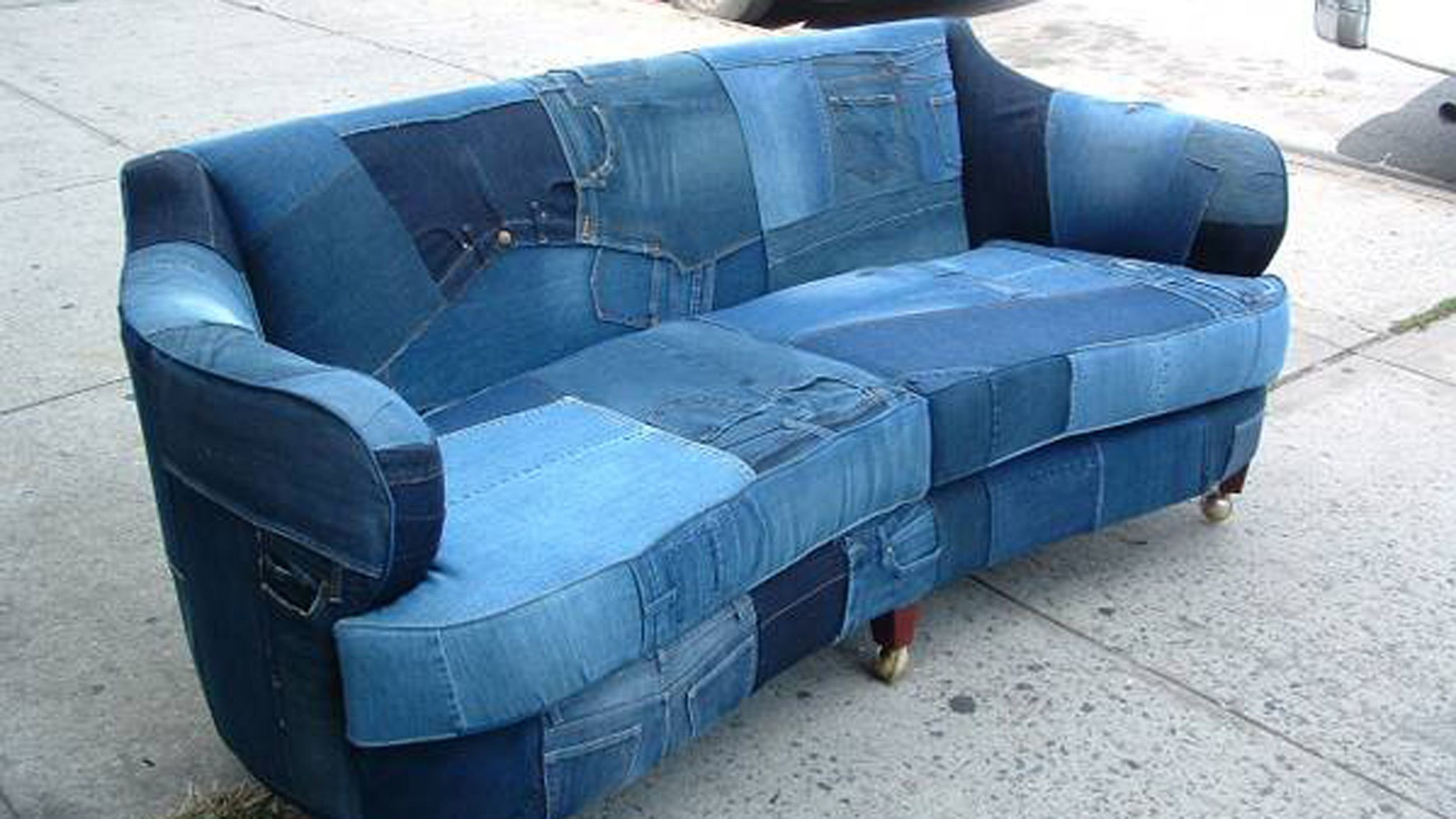 Чехол на диван из старых джинсов - 63 фото