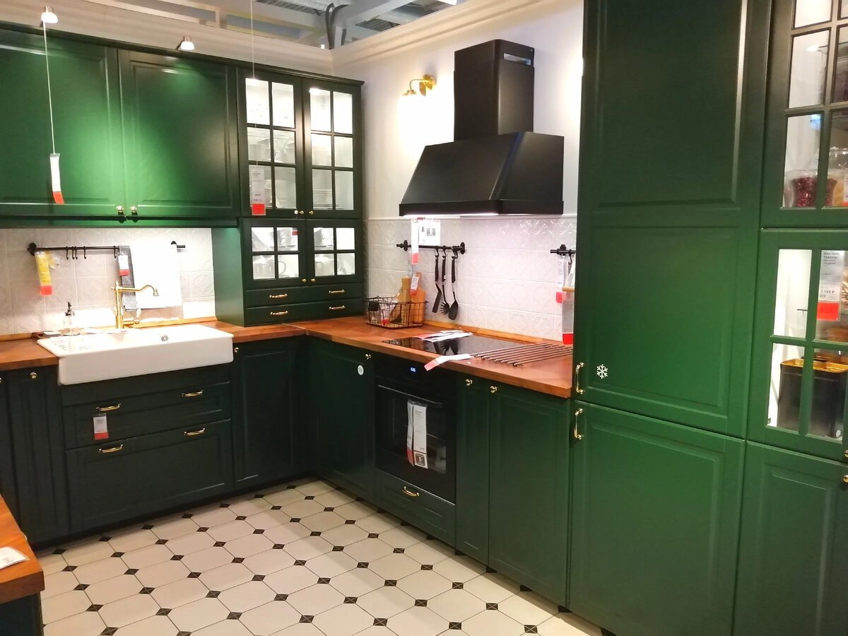 кухня икеа зеленого цвета в интерьере