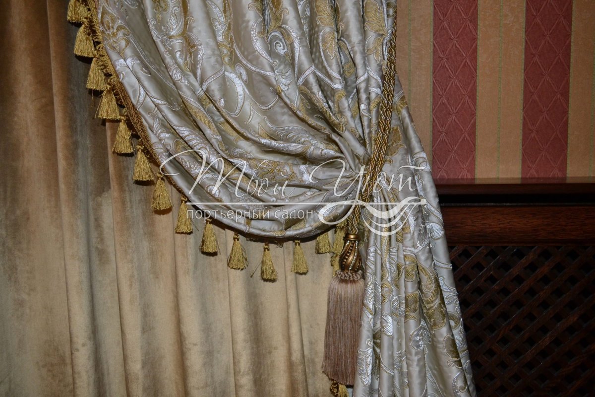 Двойные шторы на зал с бахромой