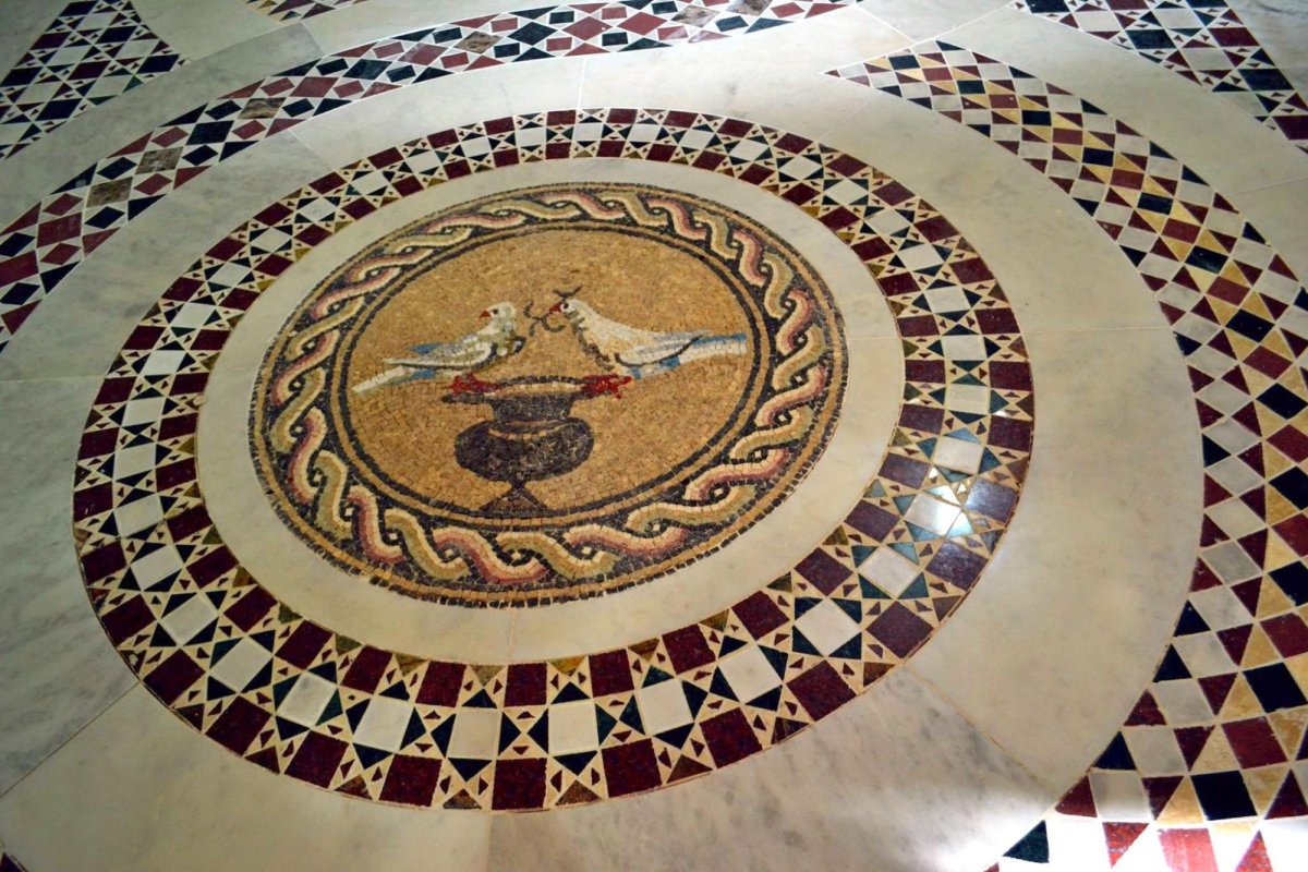 Готовые мозаичные панно