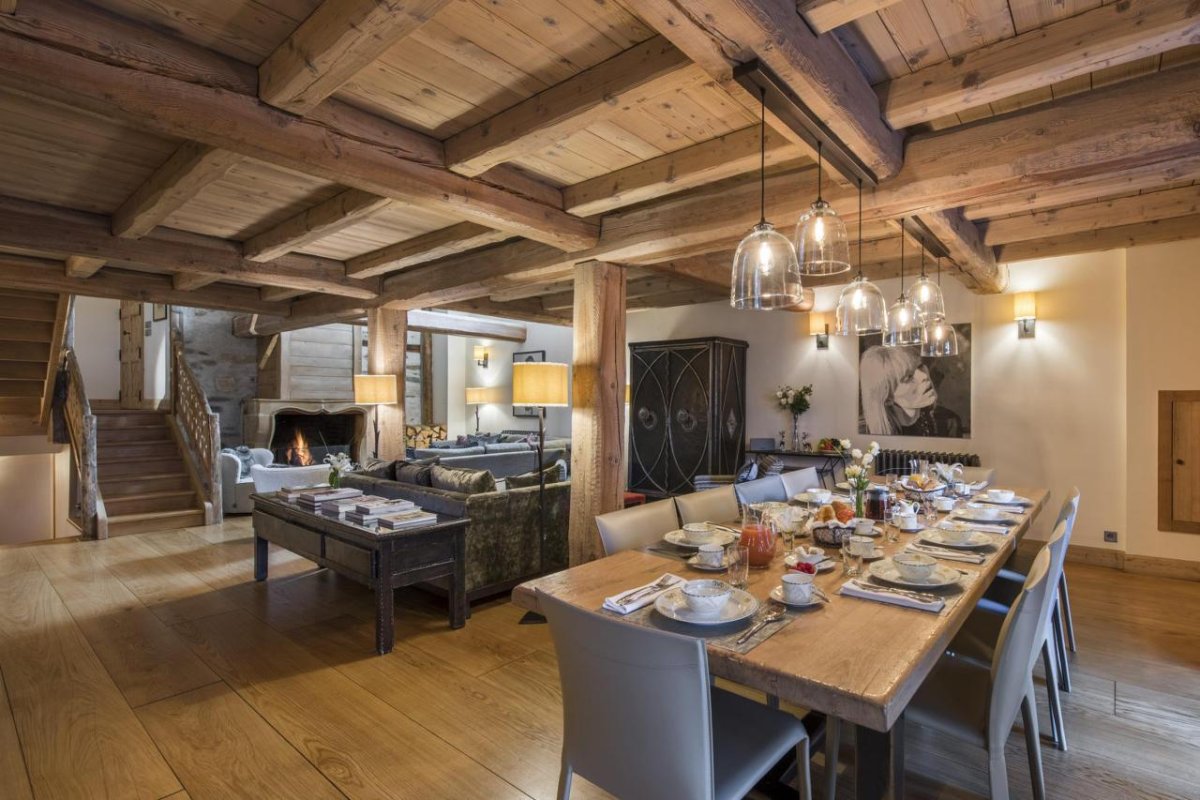 Гостиная столовая в стиле Шале