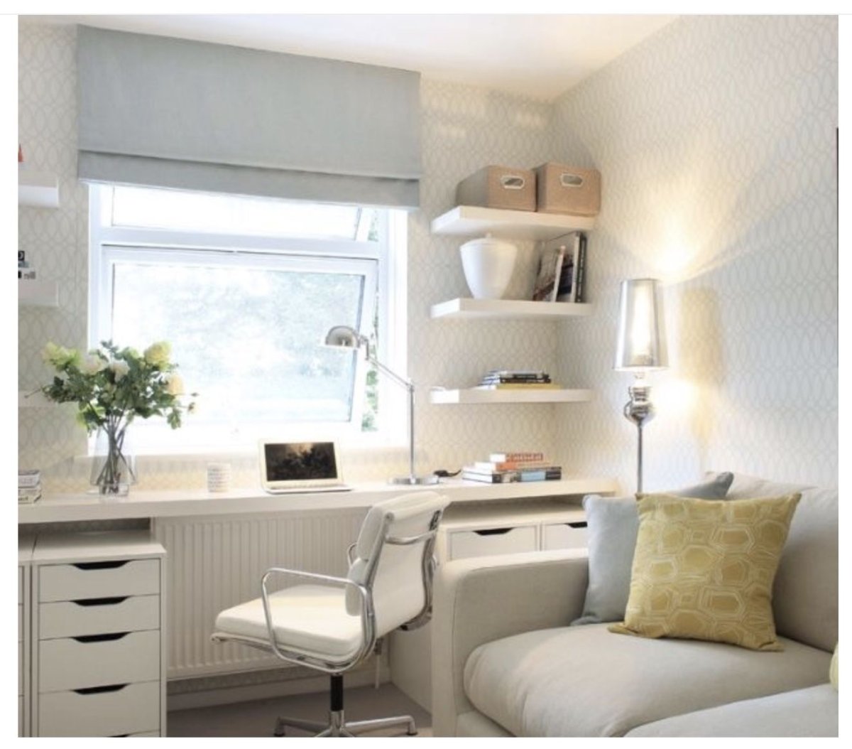 Полки в комнату подростка