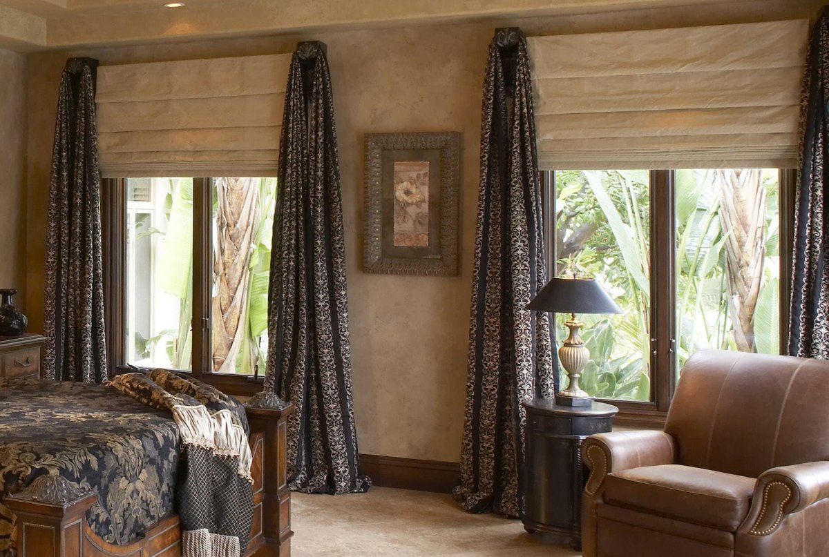 Рулонные шторы в деревянном доме