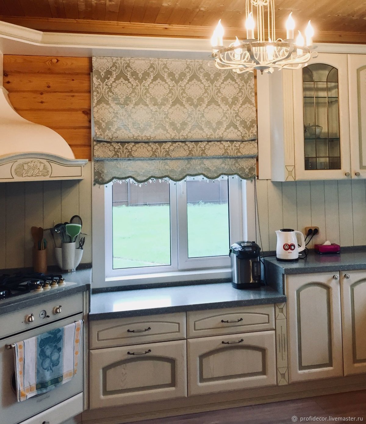 Римская штора в загородном доме