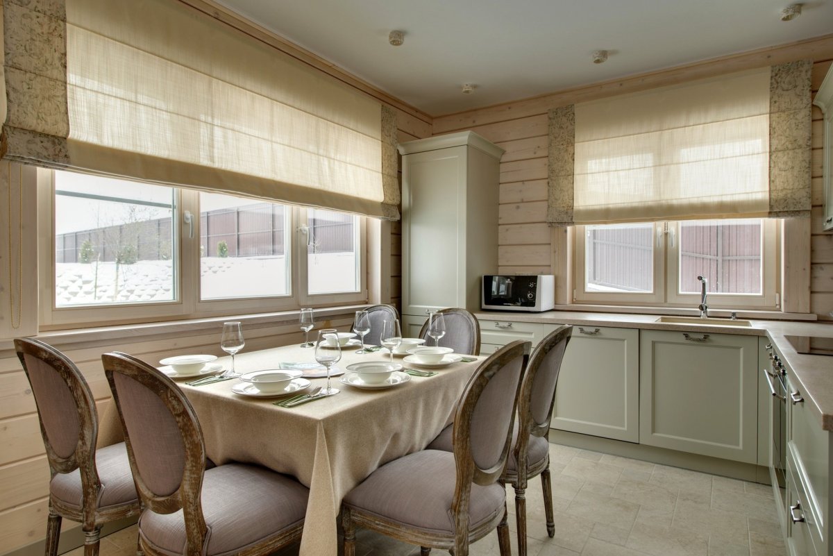 Римские шторы в загородном доме