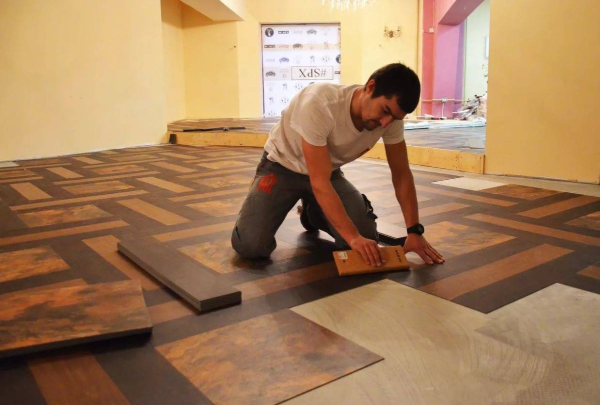 Укладка напольного кварц винила