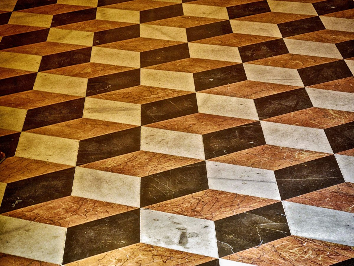 Плиточный пол в перспективе