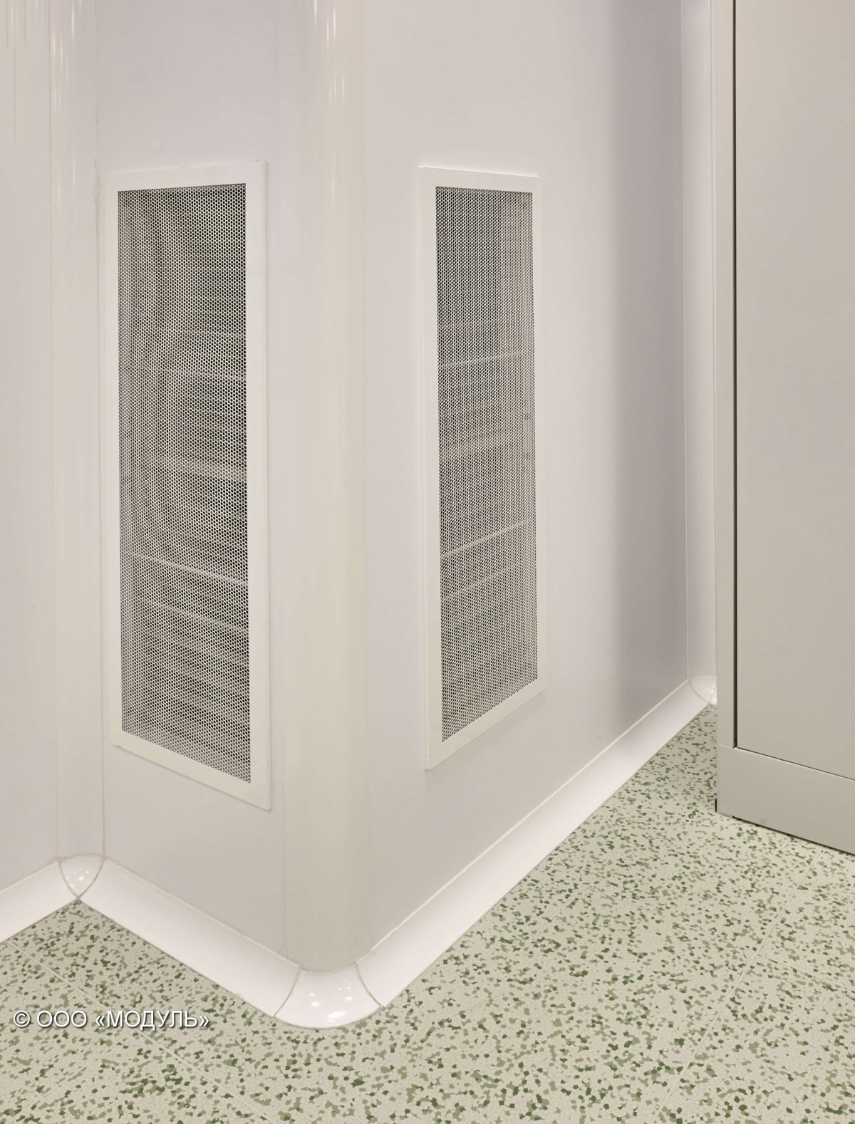 Плинтус для чистых помещений r70