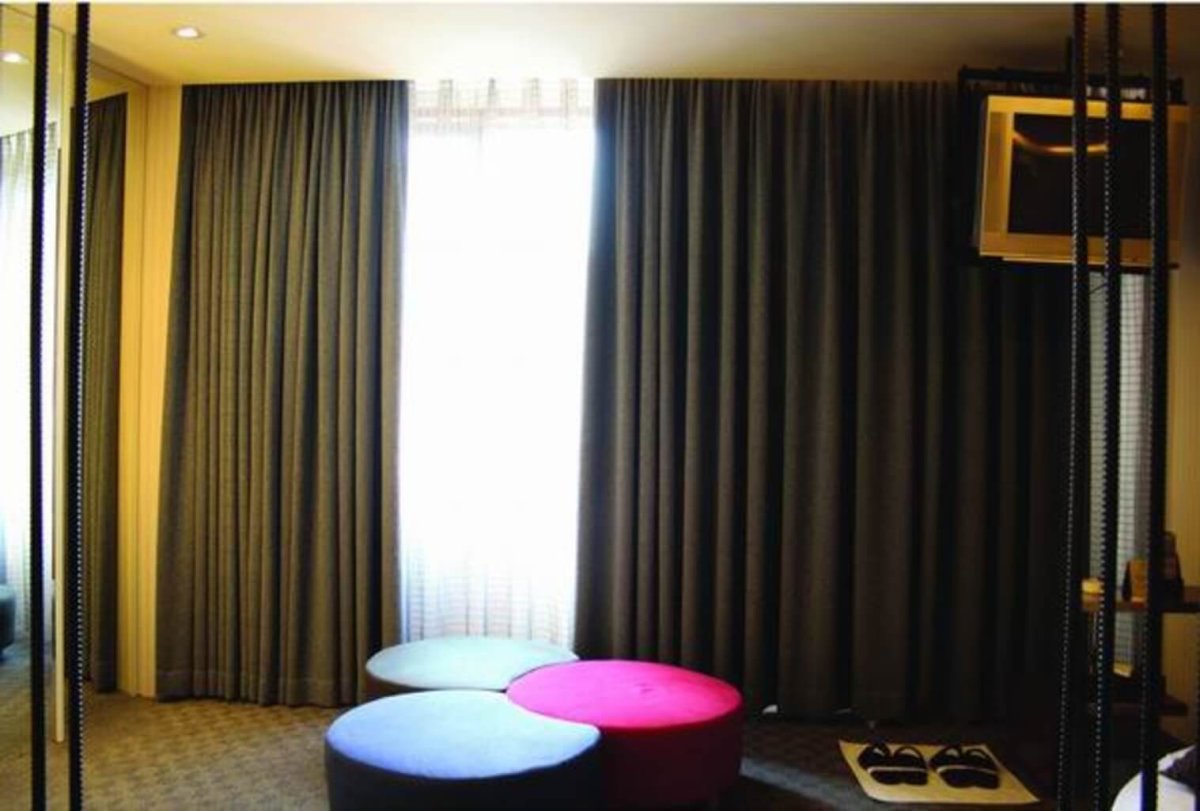 Шторы в темную гостиную