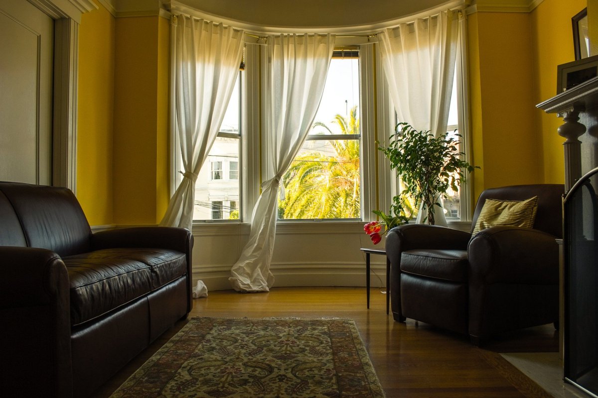 Спальня в коричневых тонах