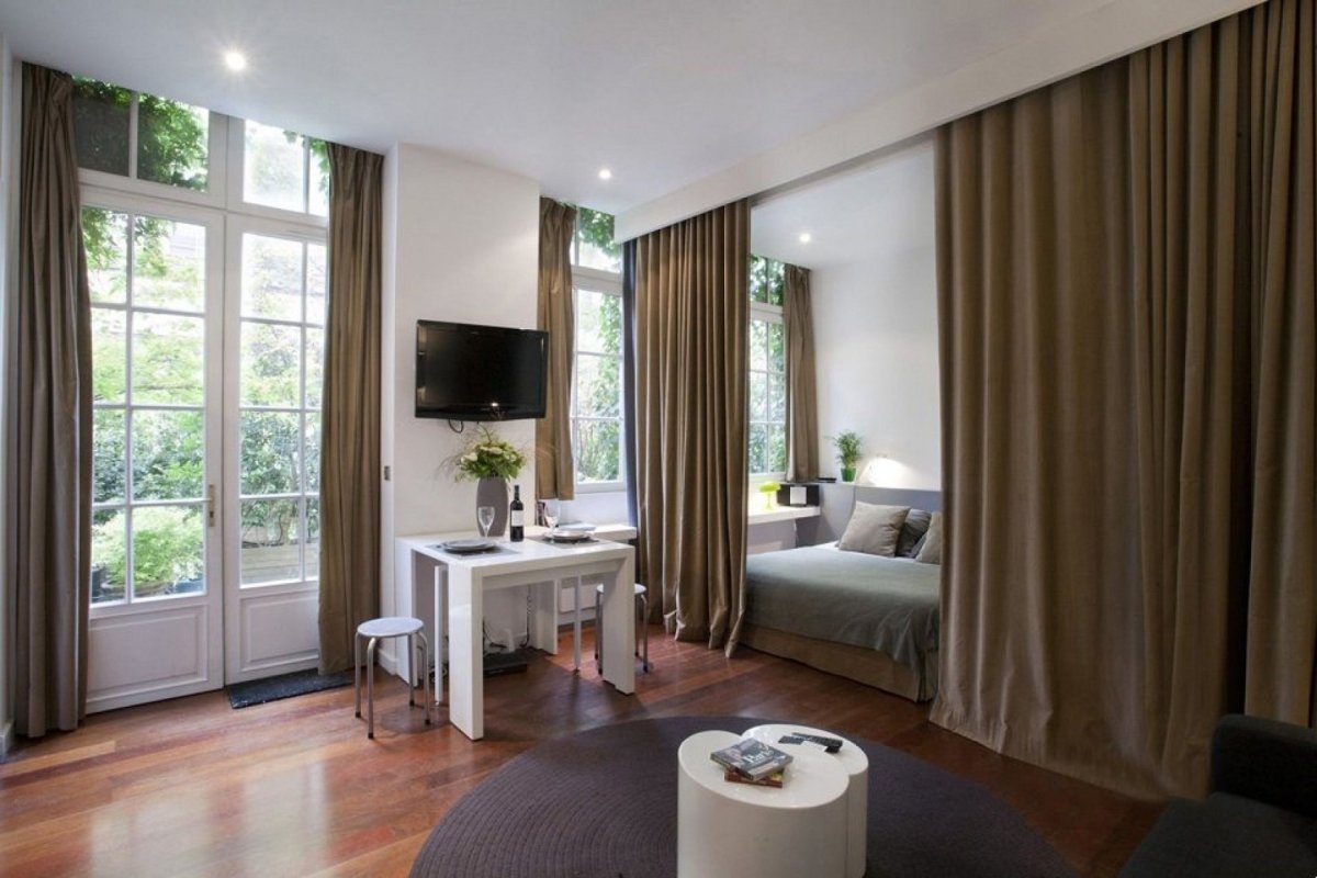 Портьеры в интерьере гостиной