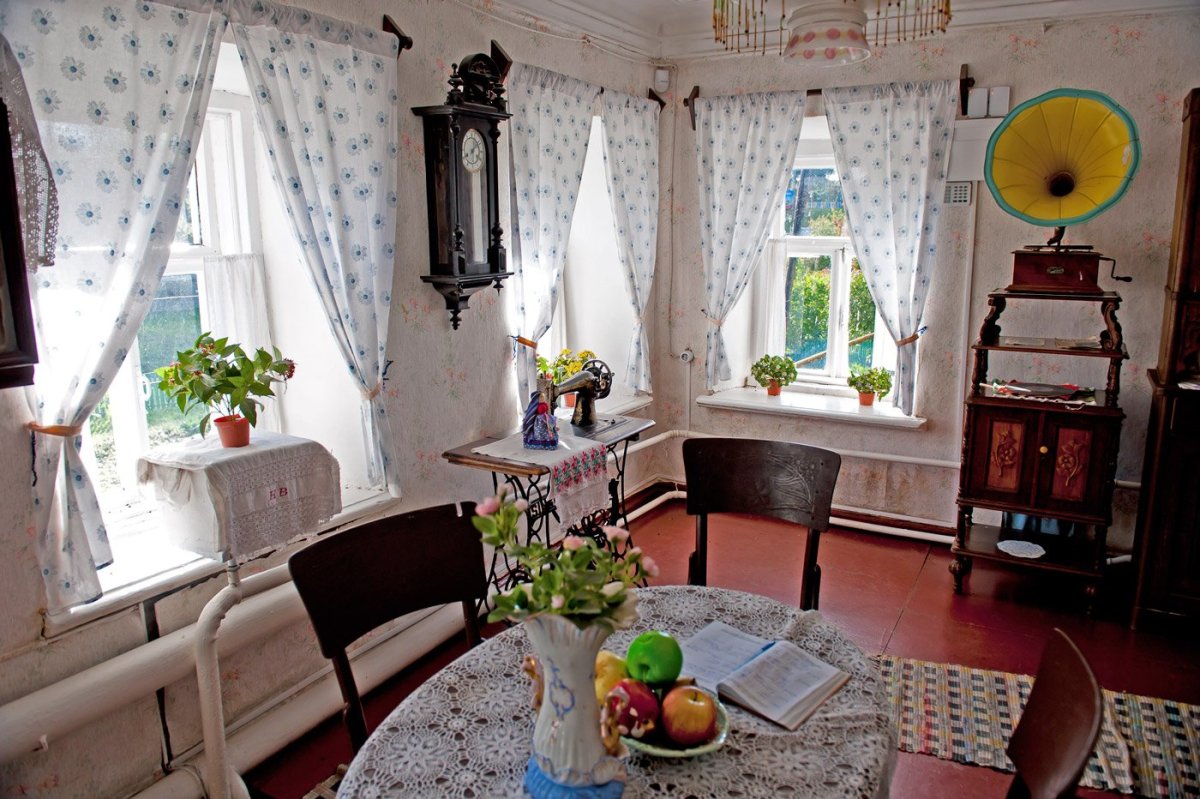 Погодинская изба внутри