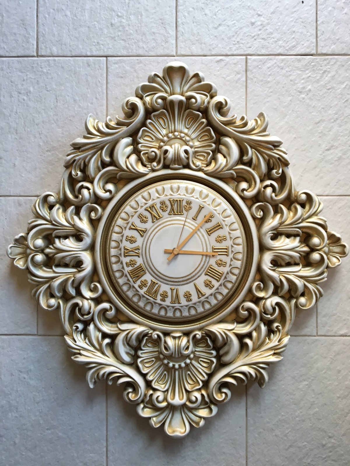 Резные деревянные часы