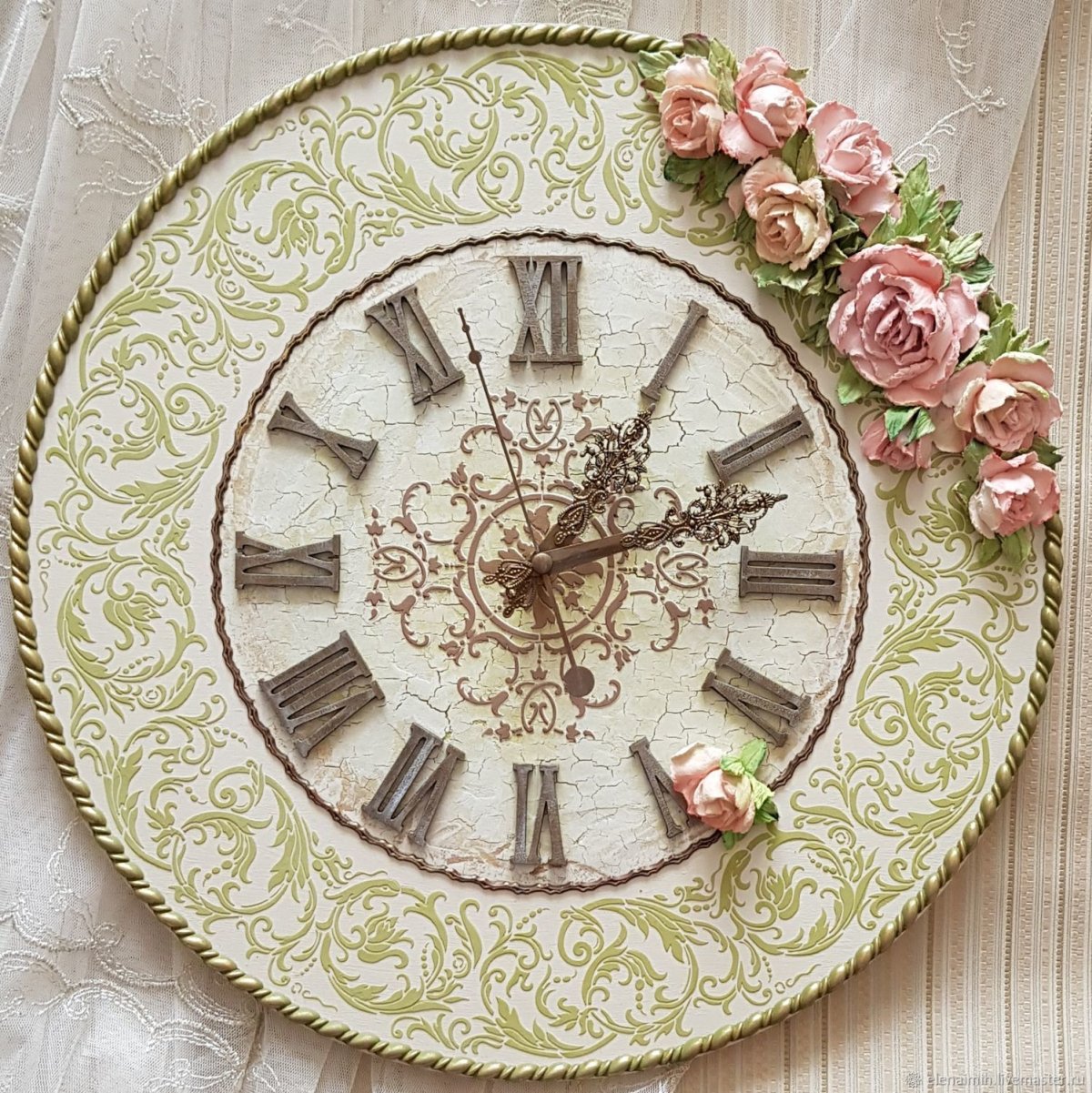 Часы в стиле Прованс настенные