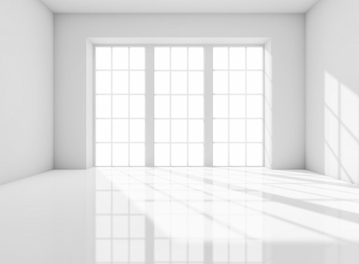 Пустая комната с белыми стенами